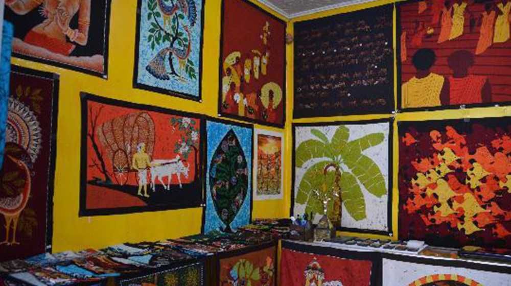 Sri Lanka's Handloom Textile Industry Image